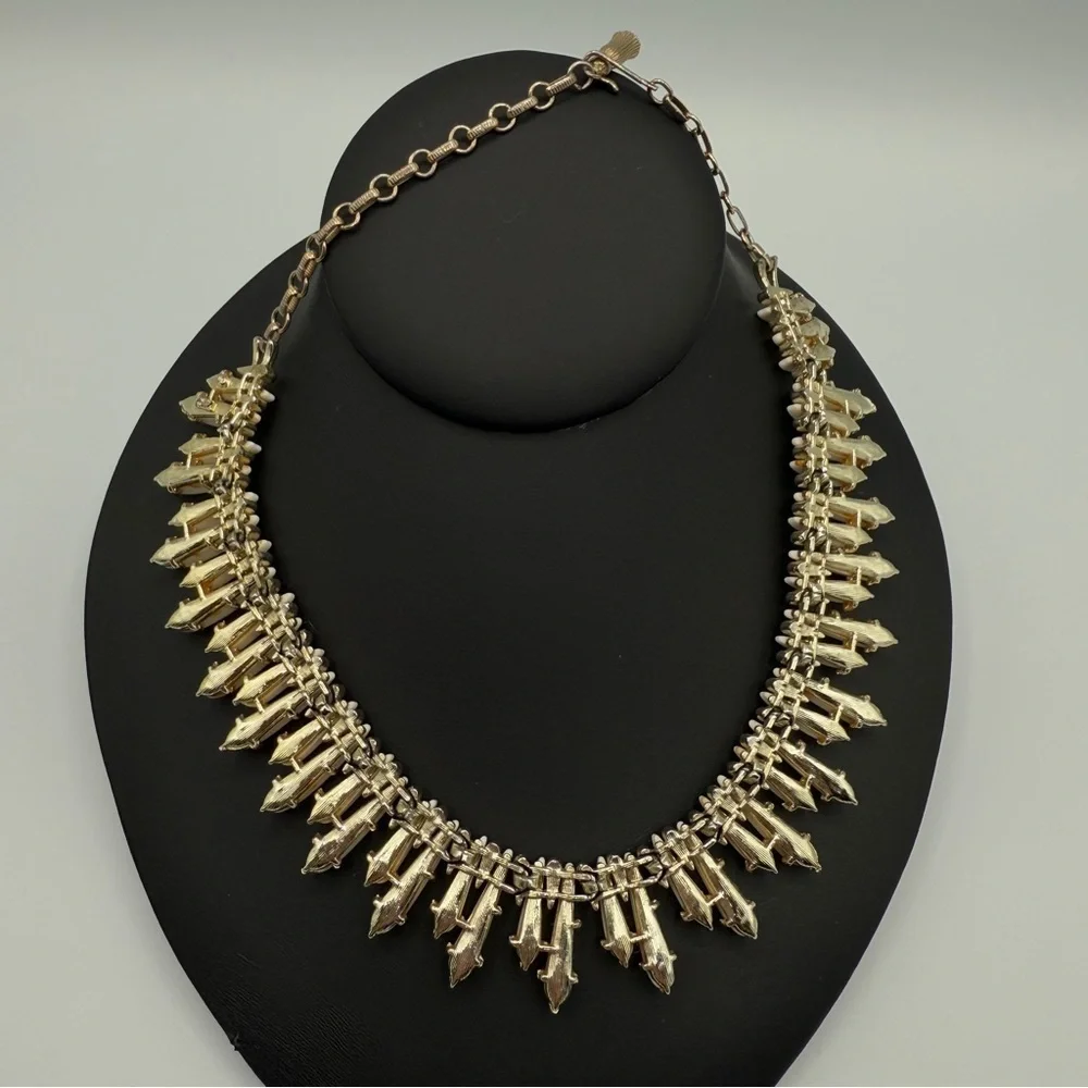 Signed Coro Mid Century White and Gold Collar Necklace with Dramatic Spikes - Picture 15 of 17